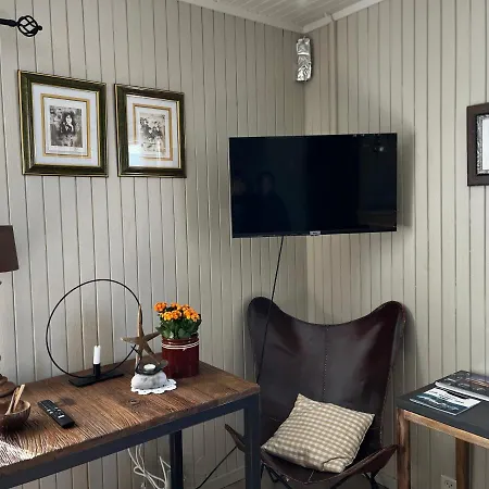 Anitas Waterfront Cabins *