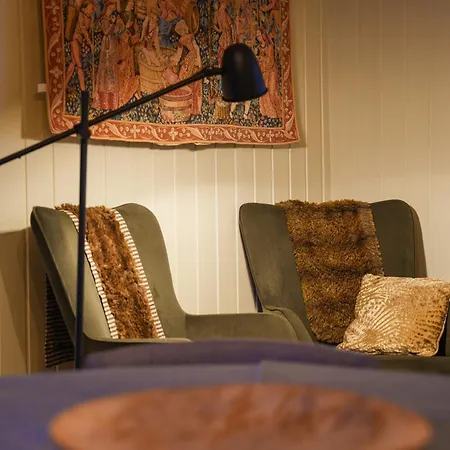 Anitas Waterfront * レーヌ