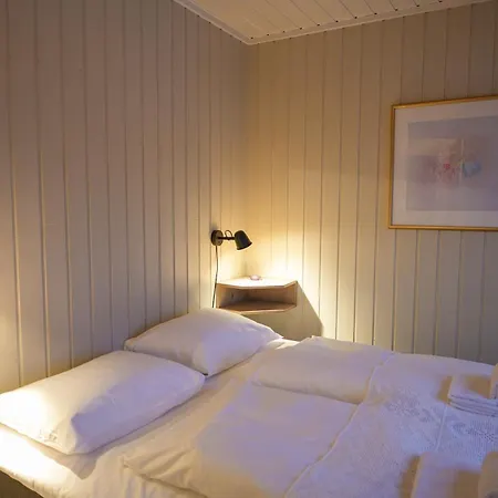 Anitas Waterfront Cabins *