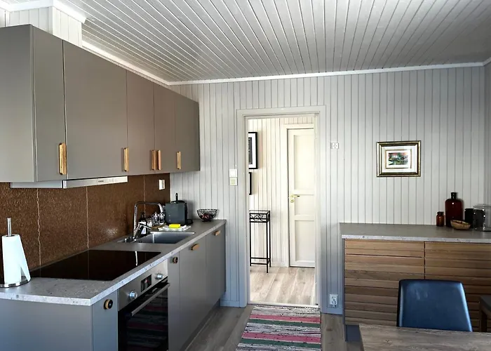 Anitas Waterfront Reine