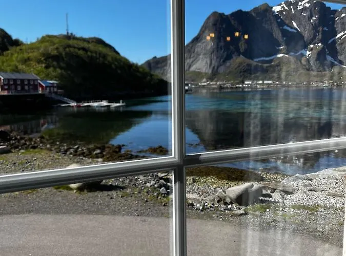 Anitas Waterfront Ferienhaus Reine