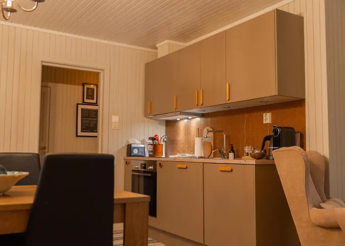 Anitas Waterfront Ferienhaus Reine